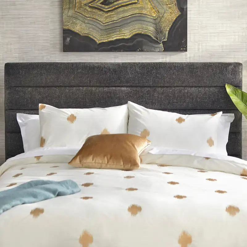 Lifestorey Raquel Channel Back Queen Upholstered Bed